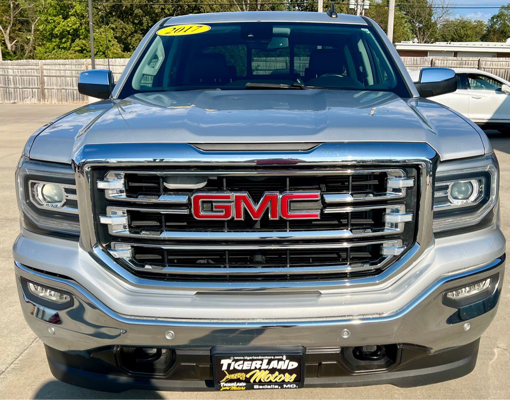 2017 GMC Sierra Image 2