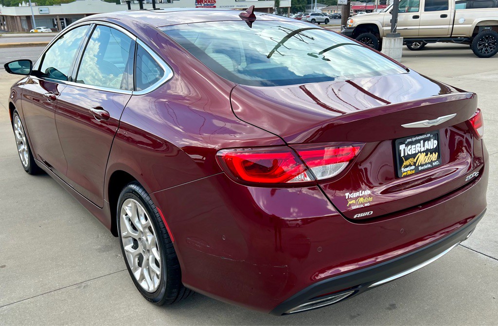 2015 Chrysler 200 Image 5