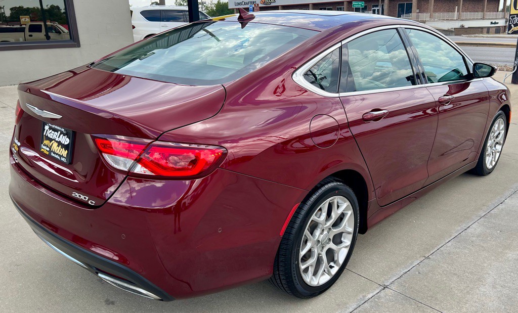 2015 Chrysler 200 Image 7
