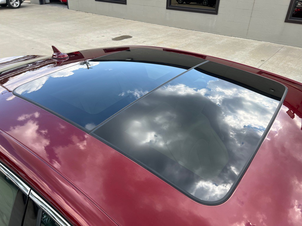 2015 Chrysler 200 Image 9