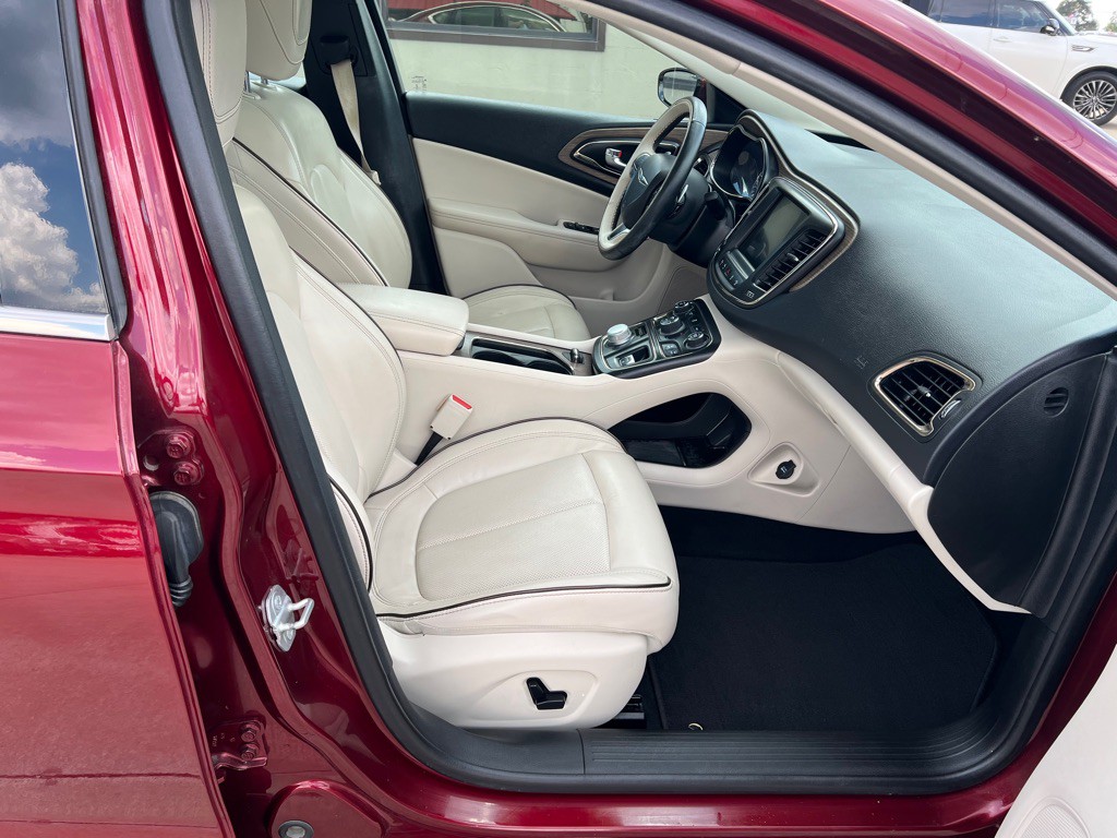2015 Chrysler 200 Image 14