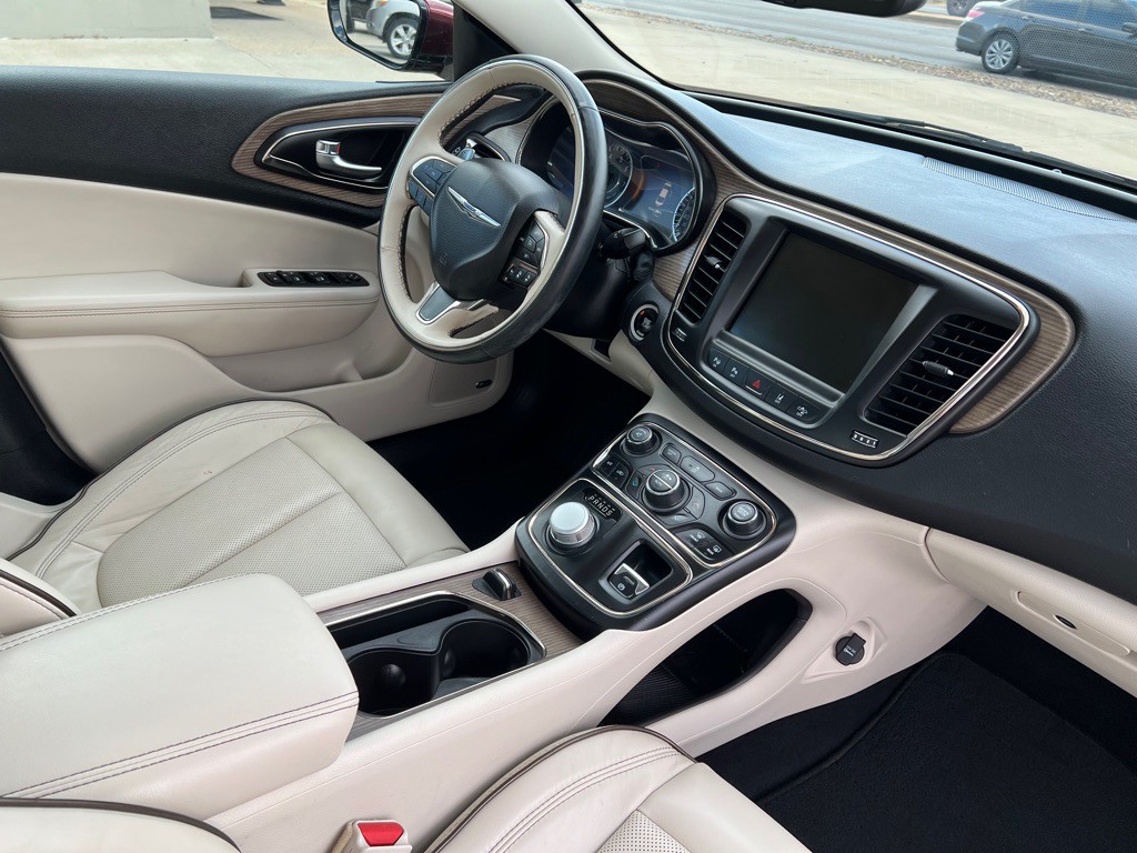 2015 Chrysler 200 Image 15