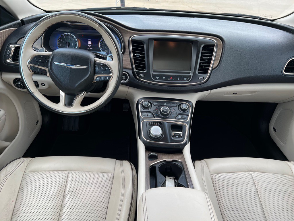 2015 Chrysler 200 Image 17