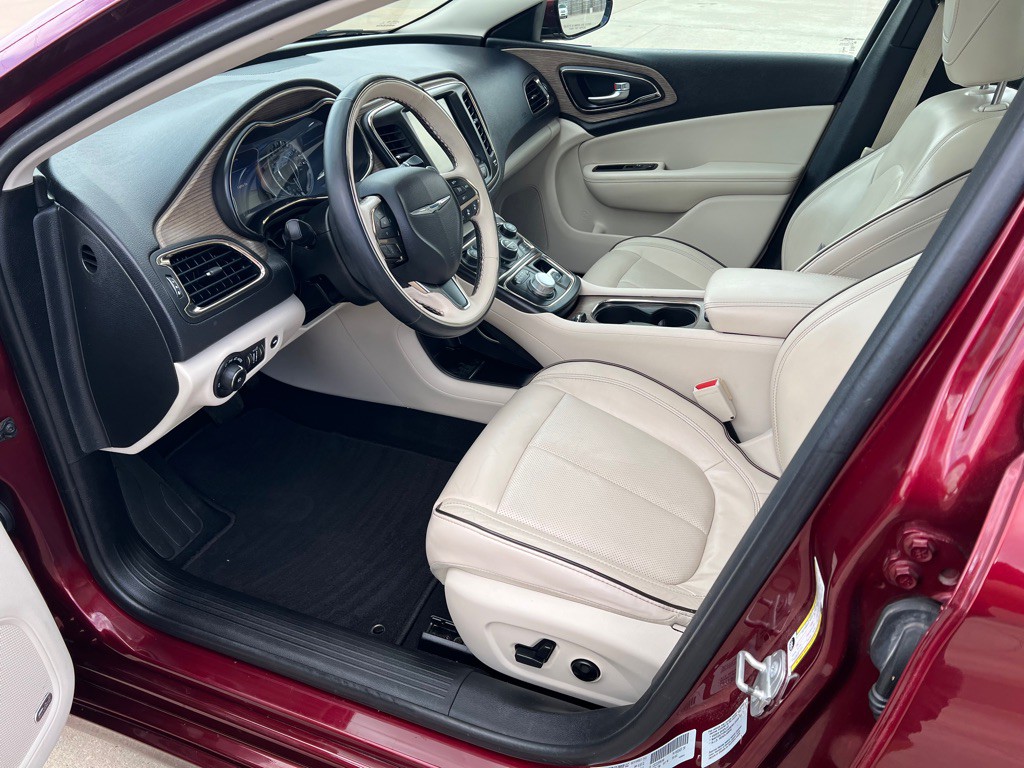 2015 Chrysler 200 Image 22