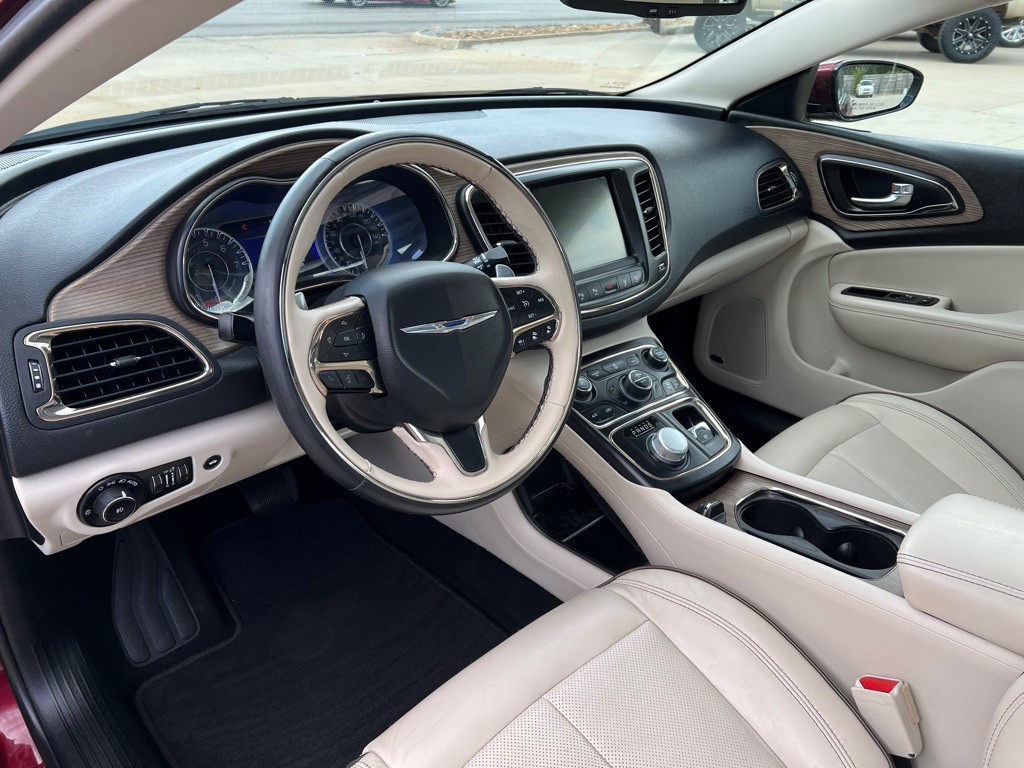 2015 Chrysler 200 Image 24