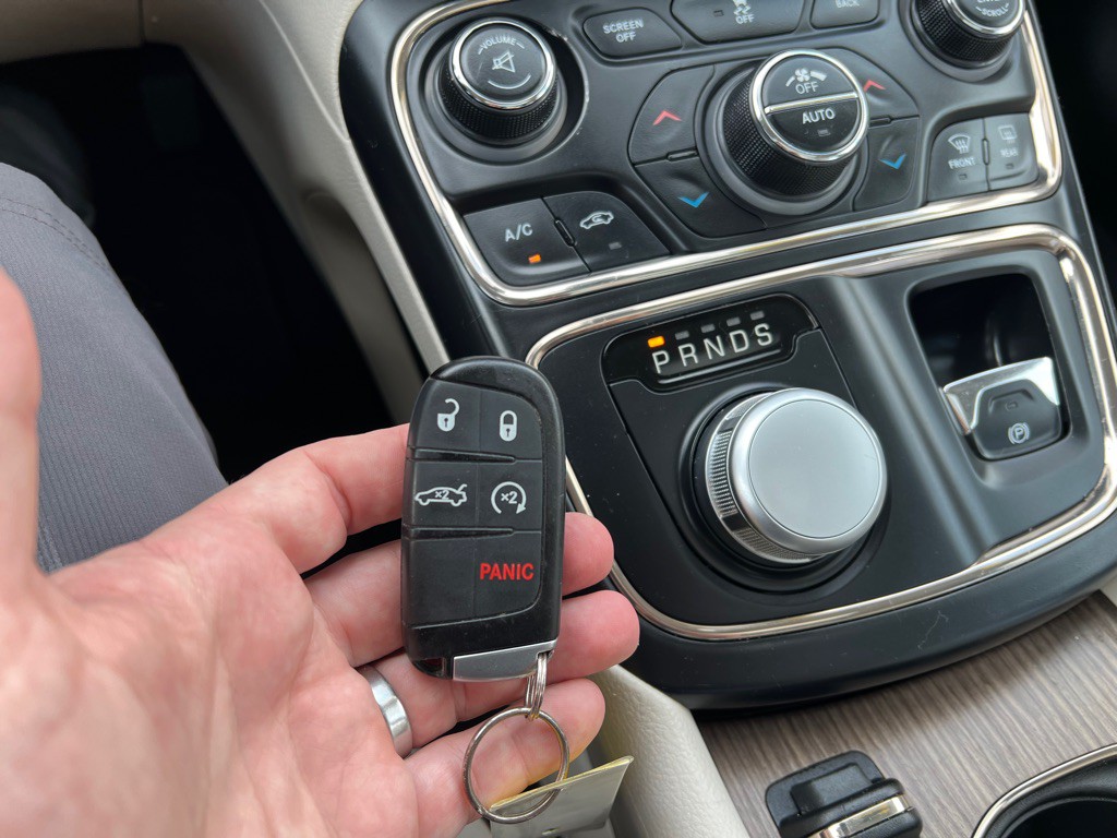 2015 Chrysler 200 Image 25