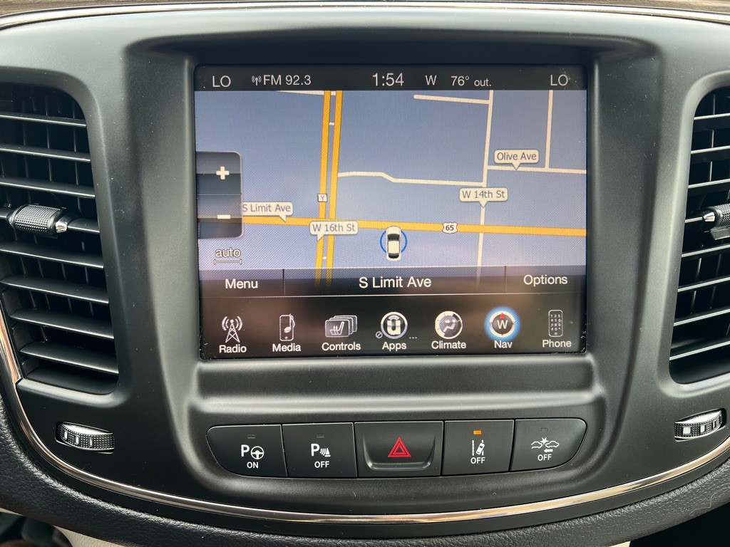 2015 Chrysler 200 Image 27