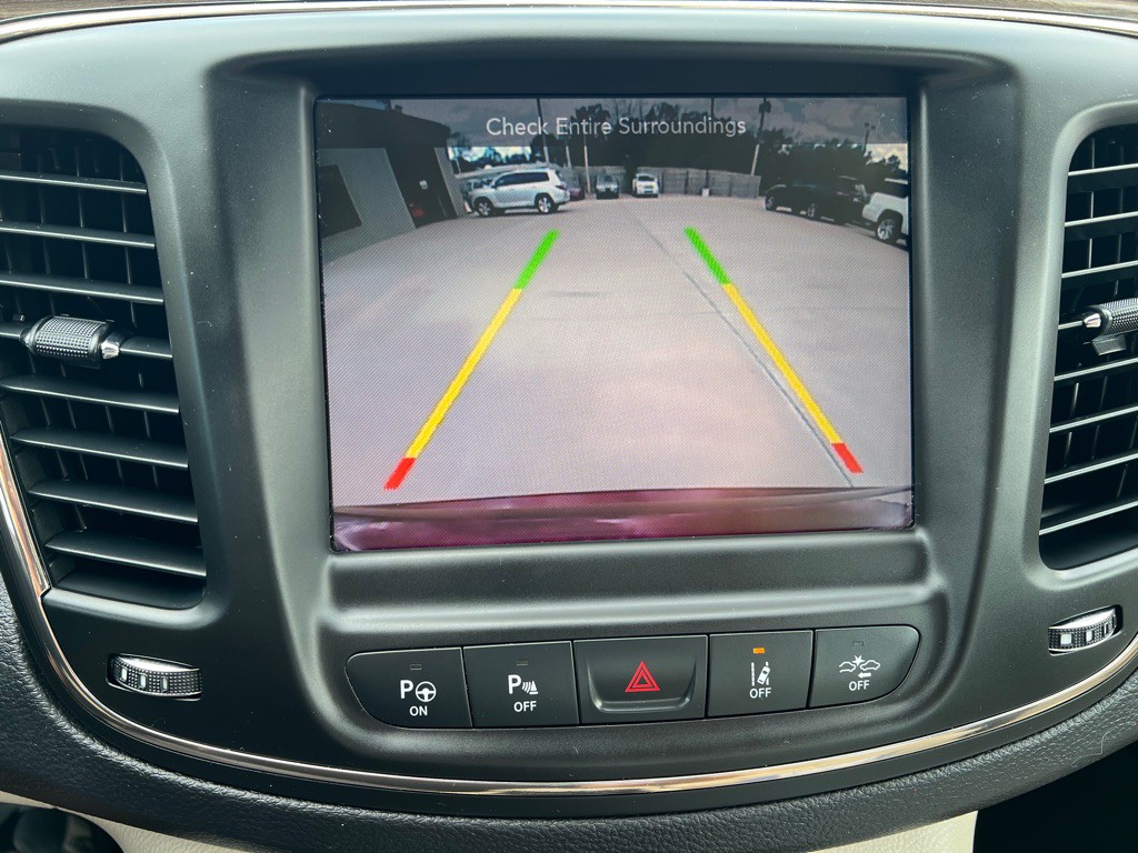 2015 Chrysler 200 Image 29
