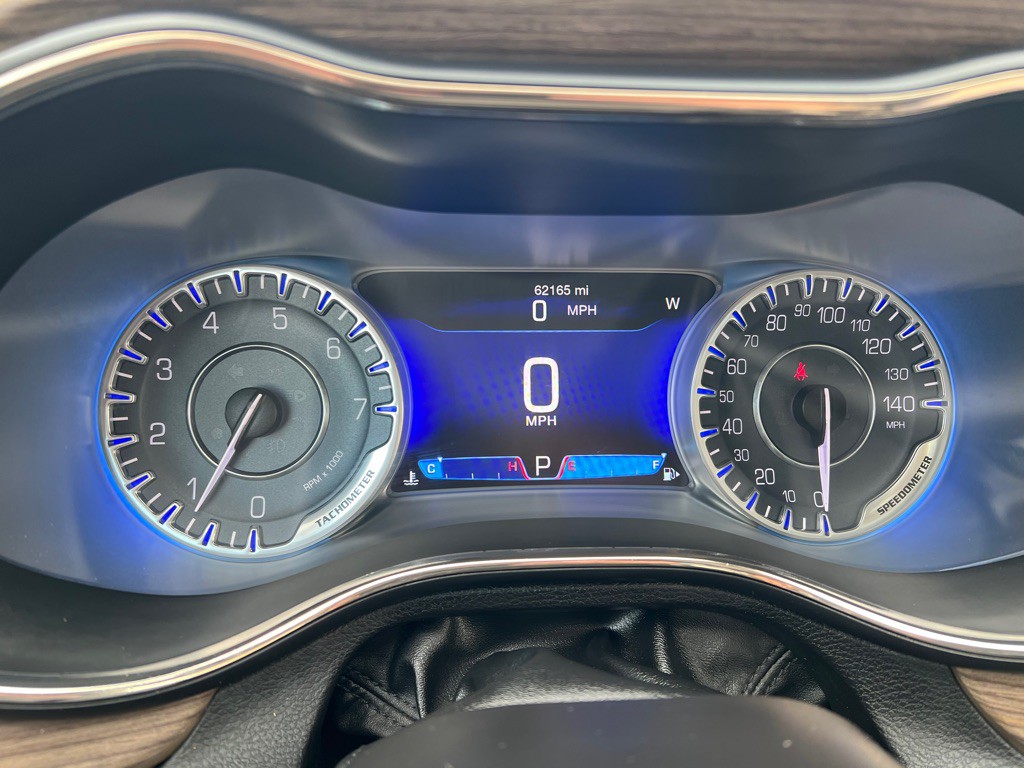2015 Chrysler 200 Image 30