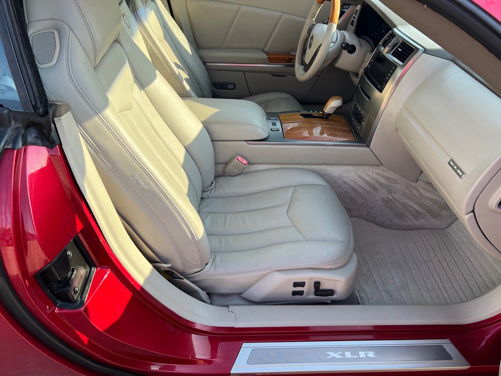 2004 Cadillac XLR Image 11