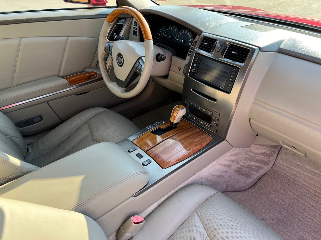 2004 Cadillac XLR Image 12