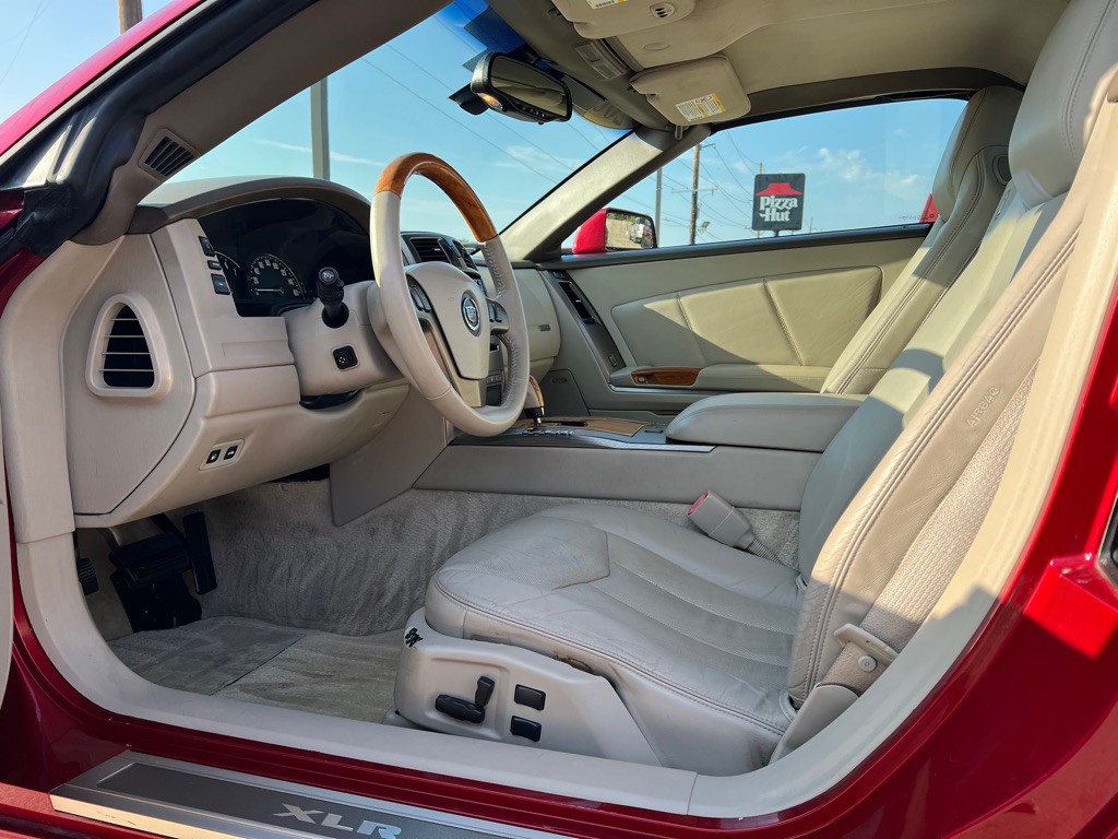 2004 Cadillac XLR Image 16
