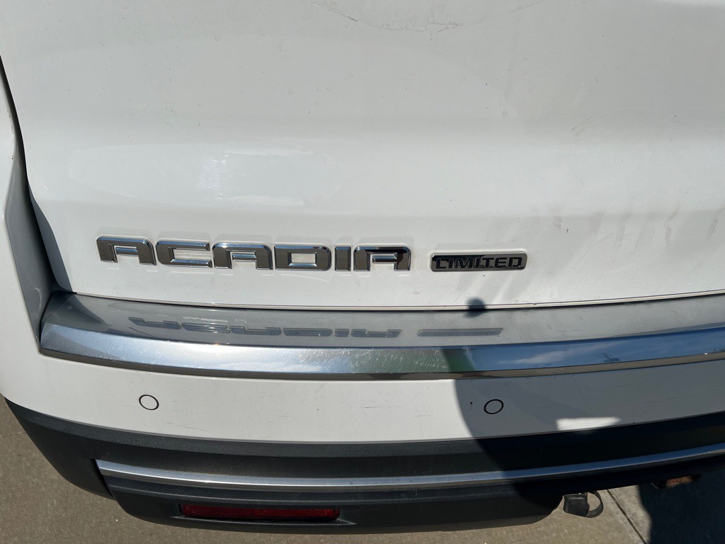 2017 GMC Acadia Image 11