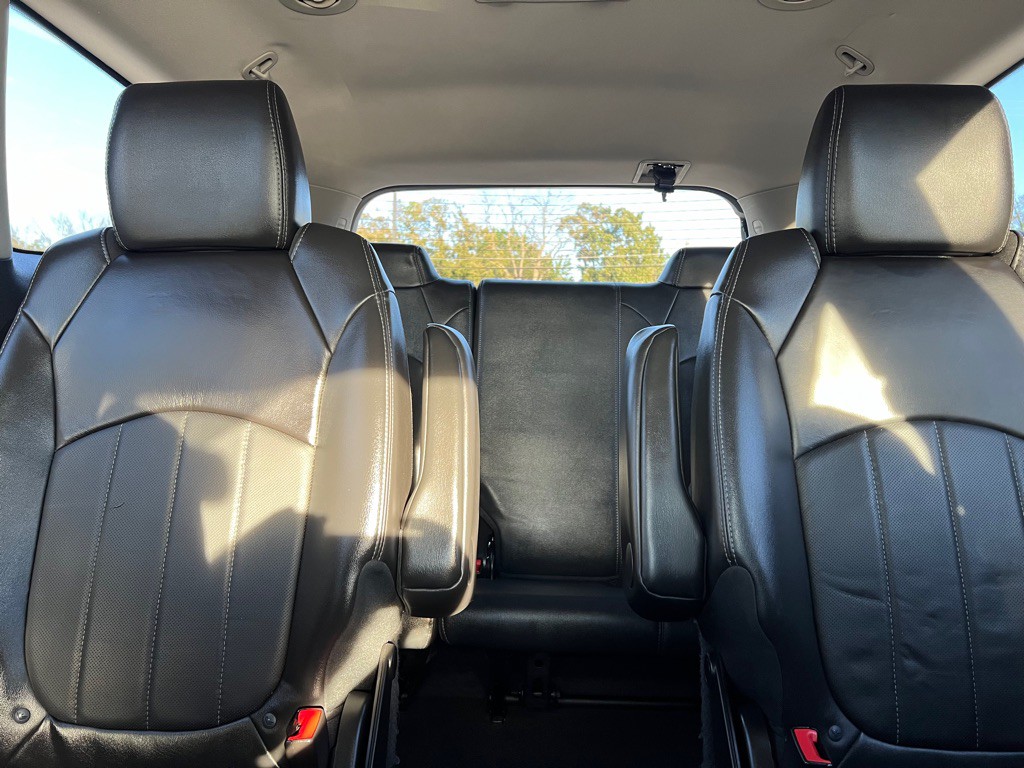 2015 Buick Enclave Image 16