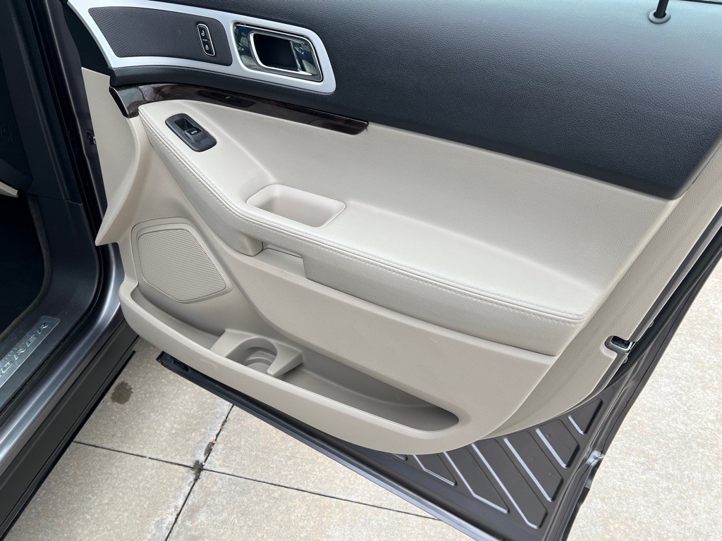 2013 Ford Explorer Image 12