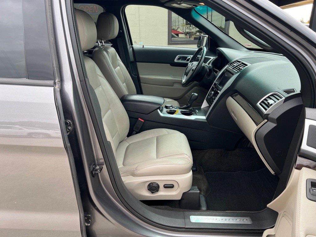 2013 Ford Explorer Image 13