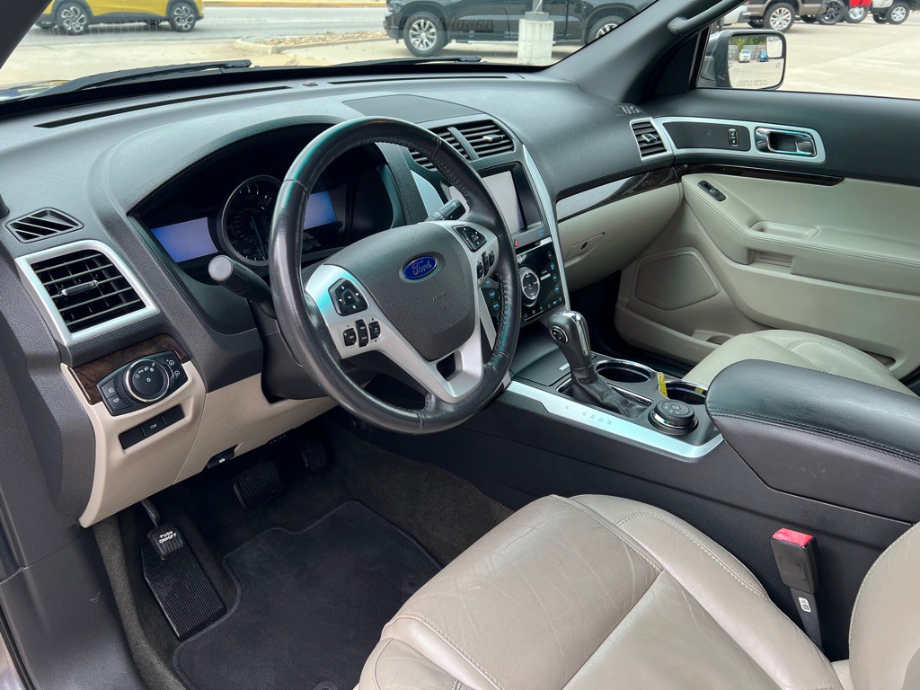 2013 Ford Explorer Image 24
