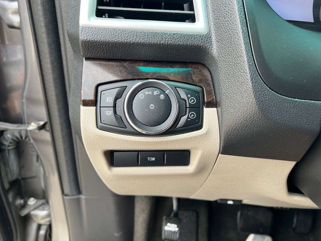 2013 Ford Explorer Image 25