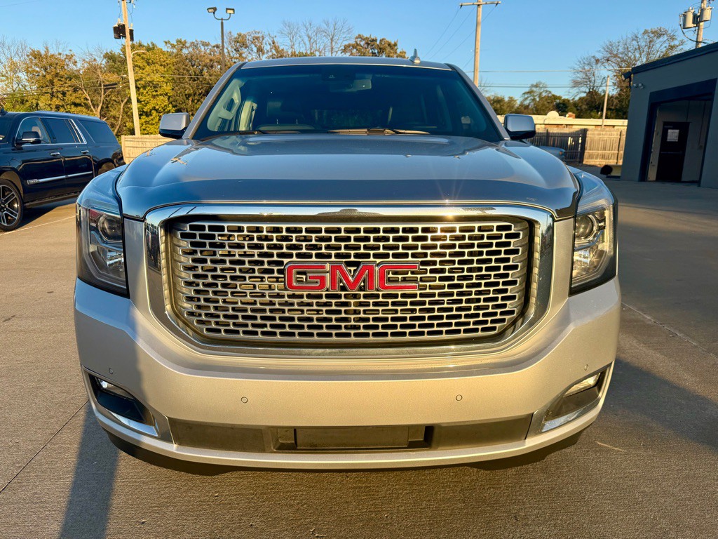 2017 GMC Yukon Image 2