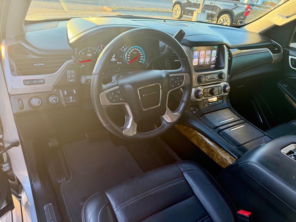 2017 GMC Yukon Image 17