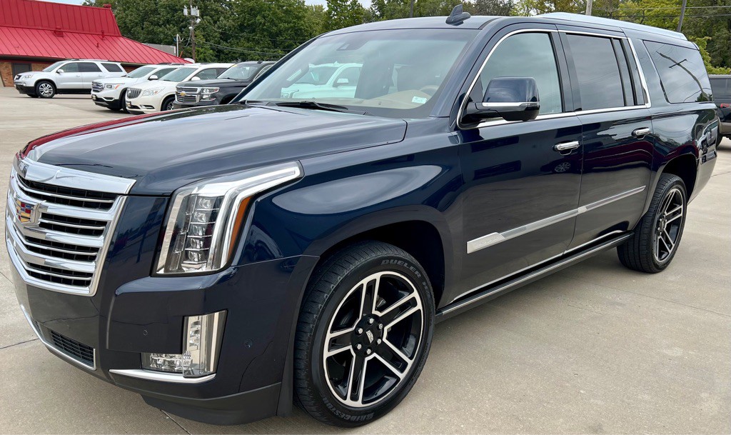 2017 Cadillac Escalade Image 3