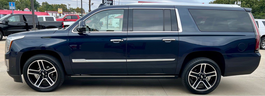 2017 Cadillac Escalade Image 4