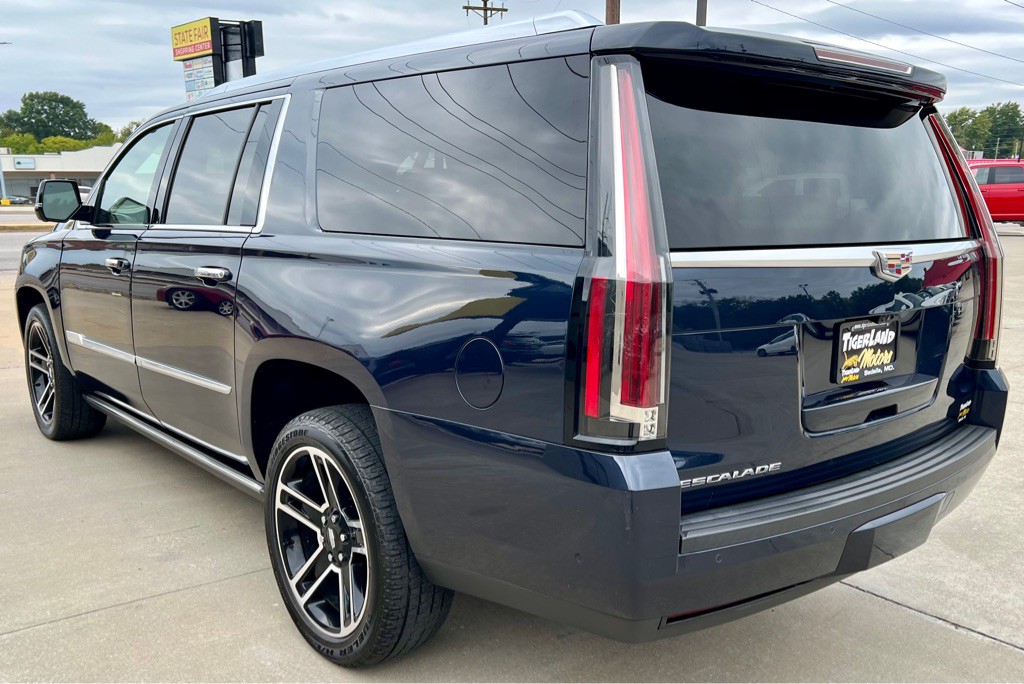 2017 Cadillac Escalade Image 5