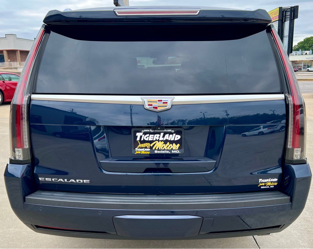 2017 Cadillac Escalade Image 6