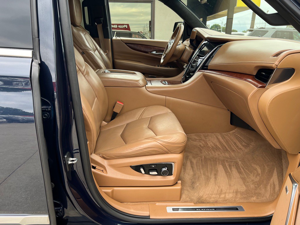 2017 Cadillac Escalade Image 14