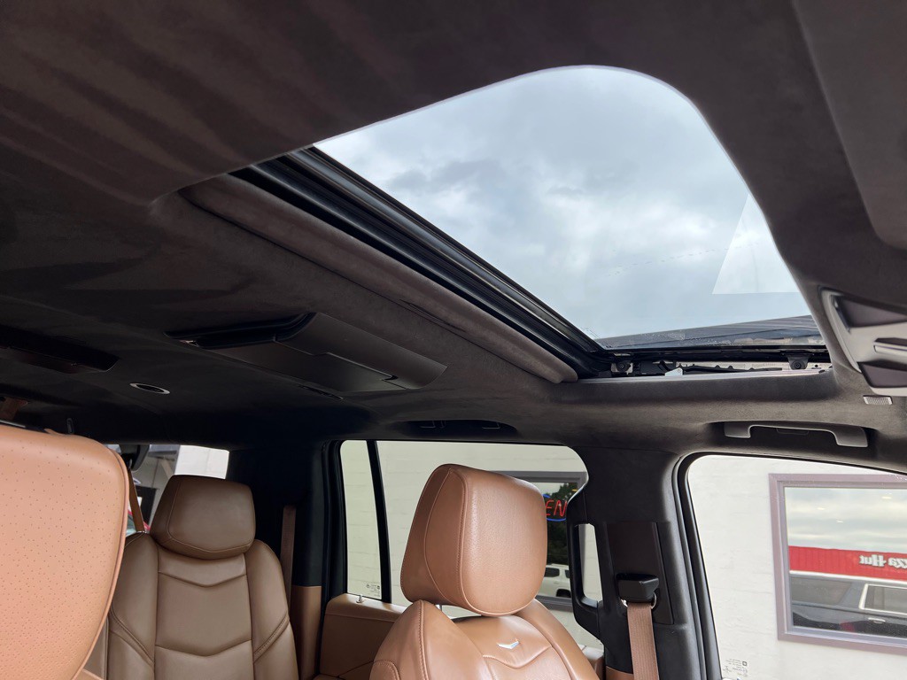 2017 Cadillac Escalade Image 16