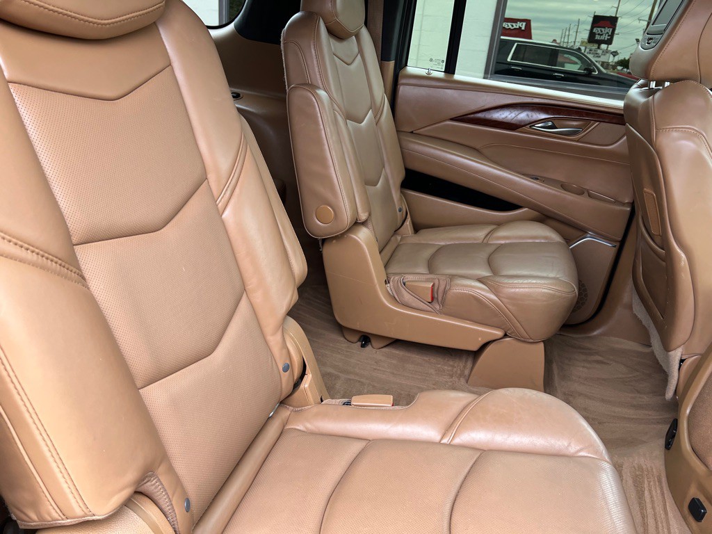 2017 Cadillac Escalade Image 21