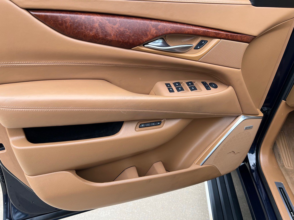 2017 Cadillac Escalade Image 31