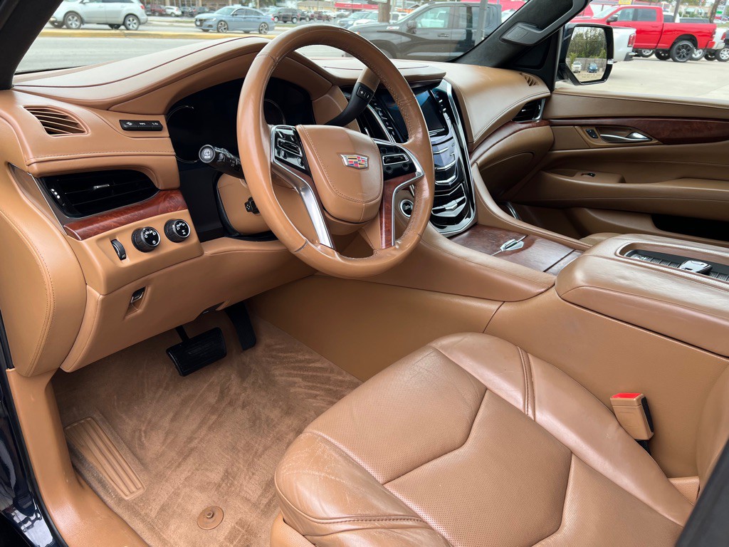 2017 Cadillac Escalade Image 32