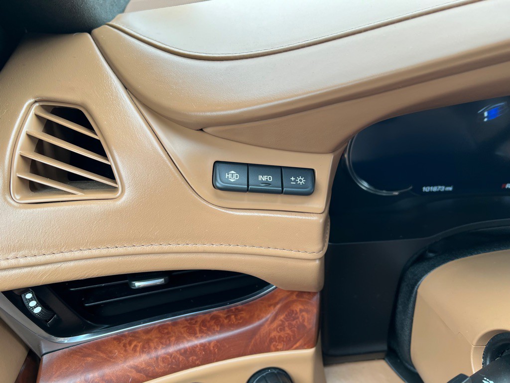 2017 Cadillac Escalade Image 33