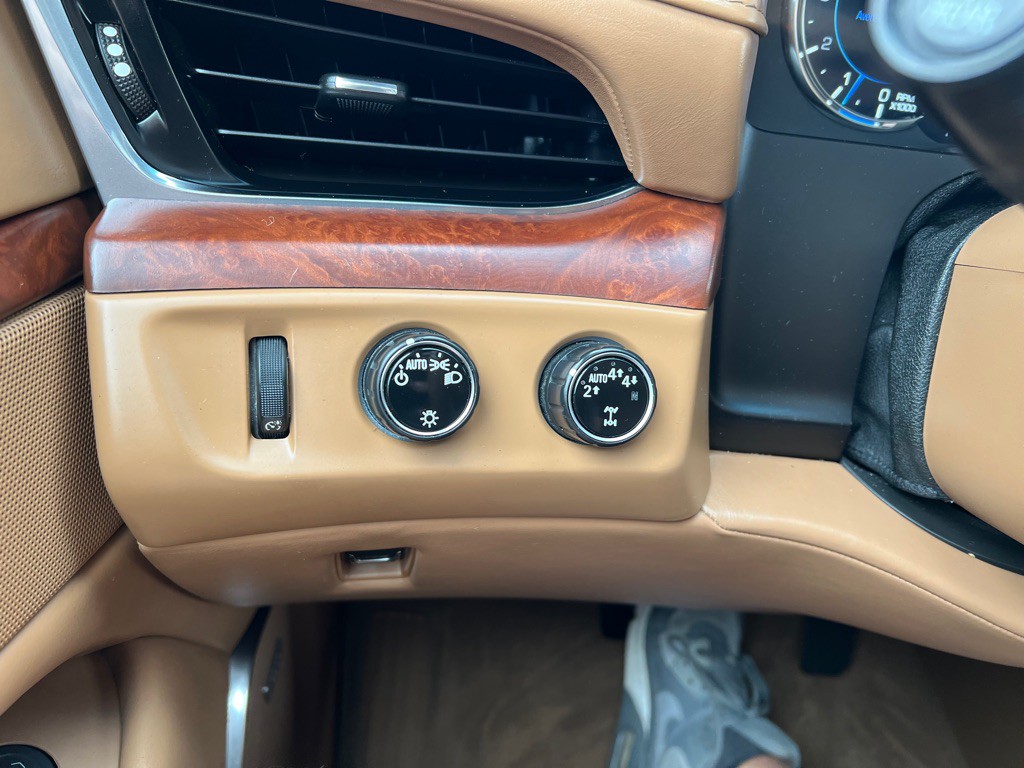 2017 Cadillac Escalade Image 34