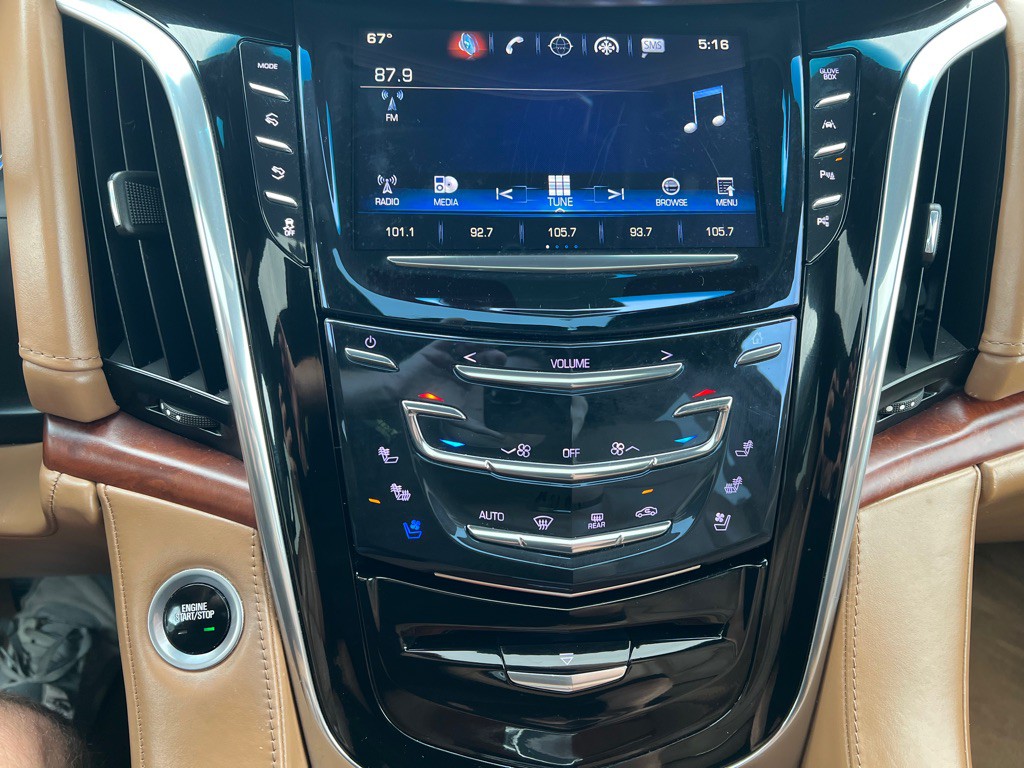 2017 Cadillac Escalade Image 37