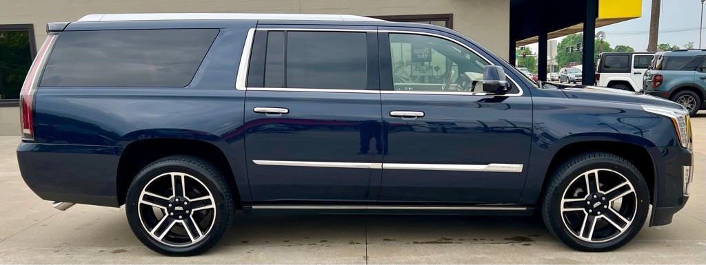 2017 Cadillac Escalade Image 8