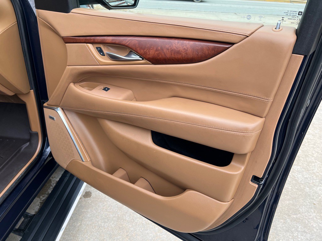 2017 Cadillac Escalade Image 11