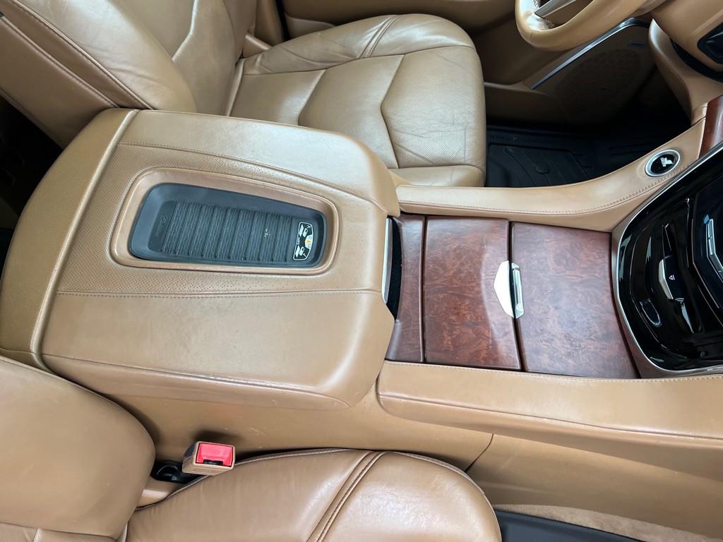 2017 Cadillac Escalade Image 16