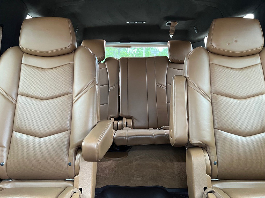2017 Cadillac Escalade Image 17