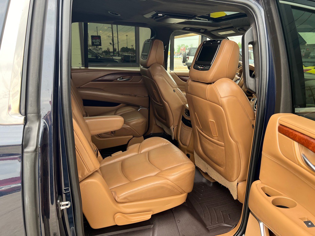 2017 Cadillac Escalade Image 19