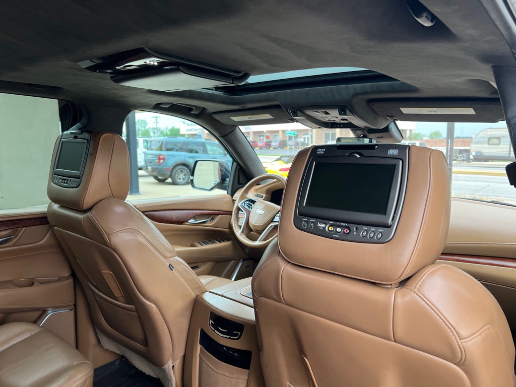 2017 Cadillac Escalade Image 21