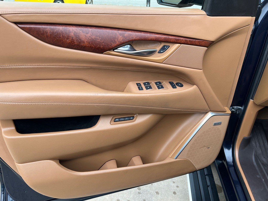 2017 Cadillac Escalade Image 27
