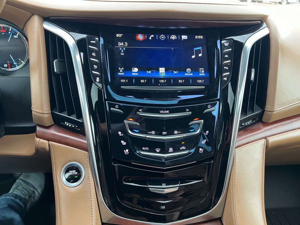 2017 Cadillac Escalade Image 33