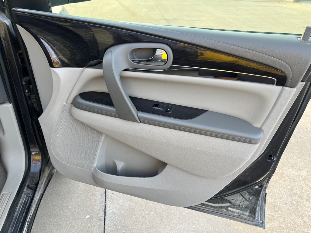 2016 Buick Enclave Image 9