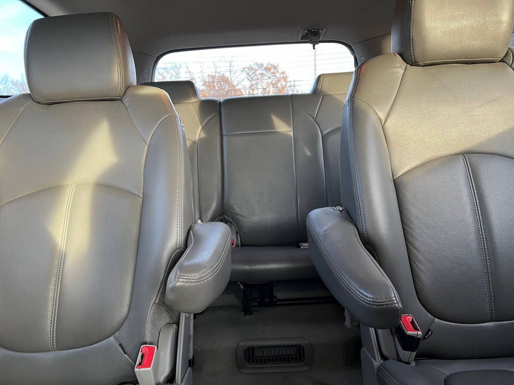 2016 Buick Enclave Image 12