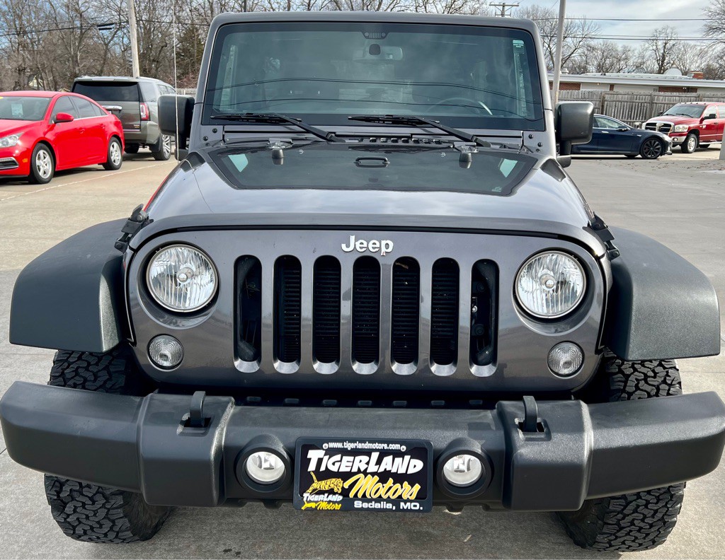 2016 Jeep Wrangler Unlimited Image 2