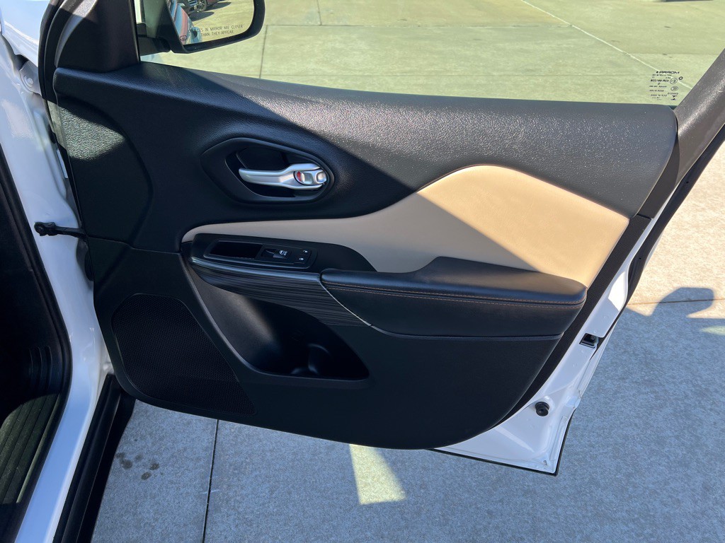 2015 Jeep Cherokee Image 11