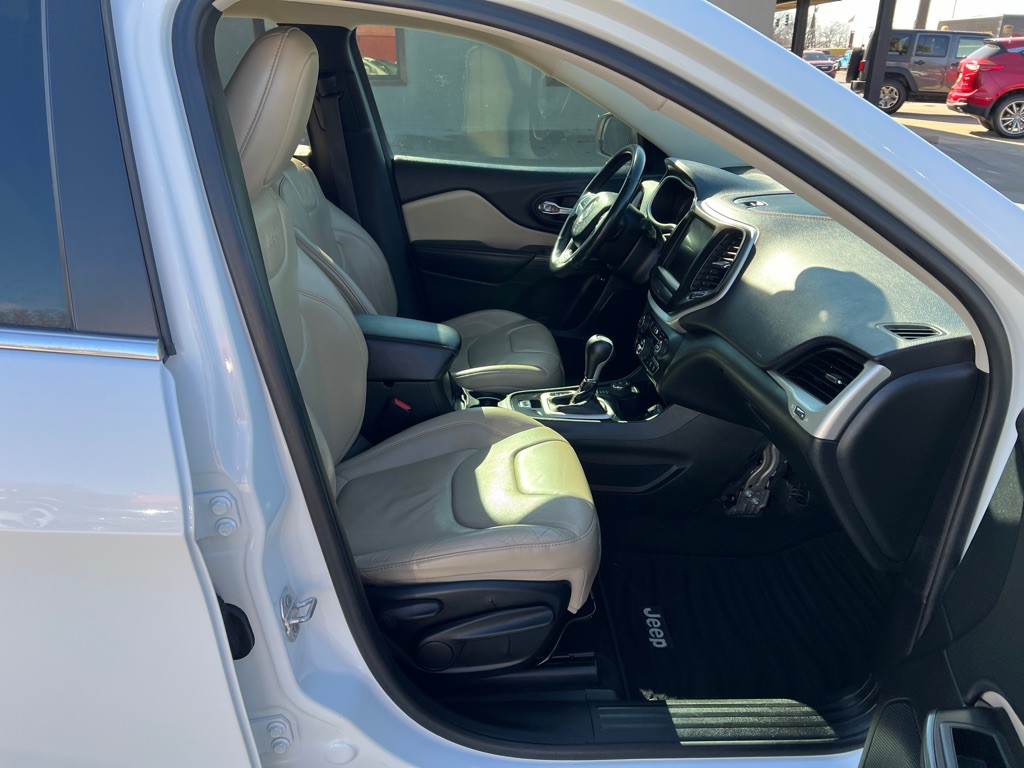 2015 Jeep Cherokee Image 12