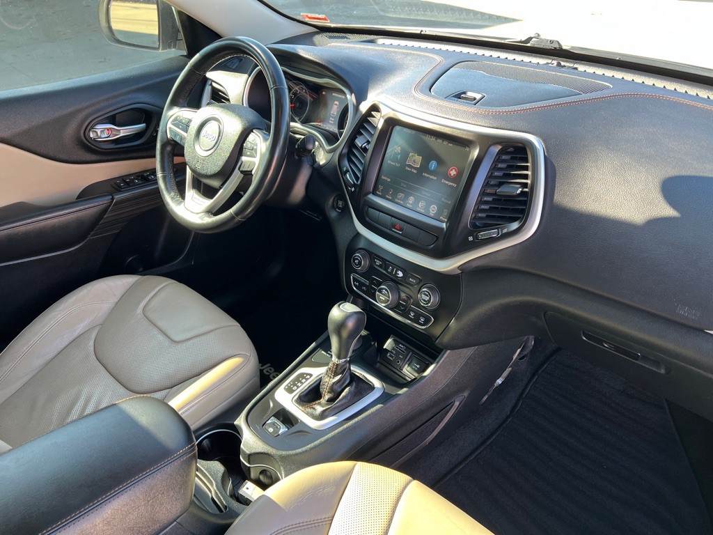 2015 Jeep Cherokee Image 13